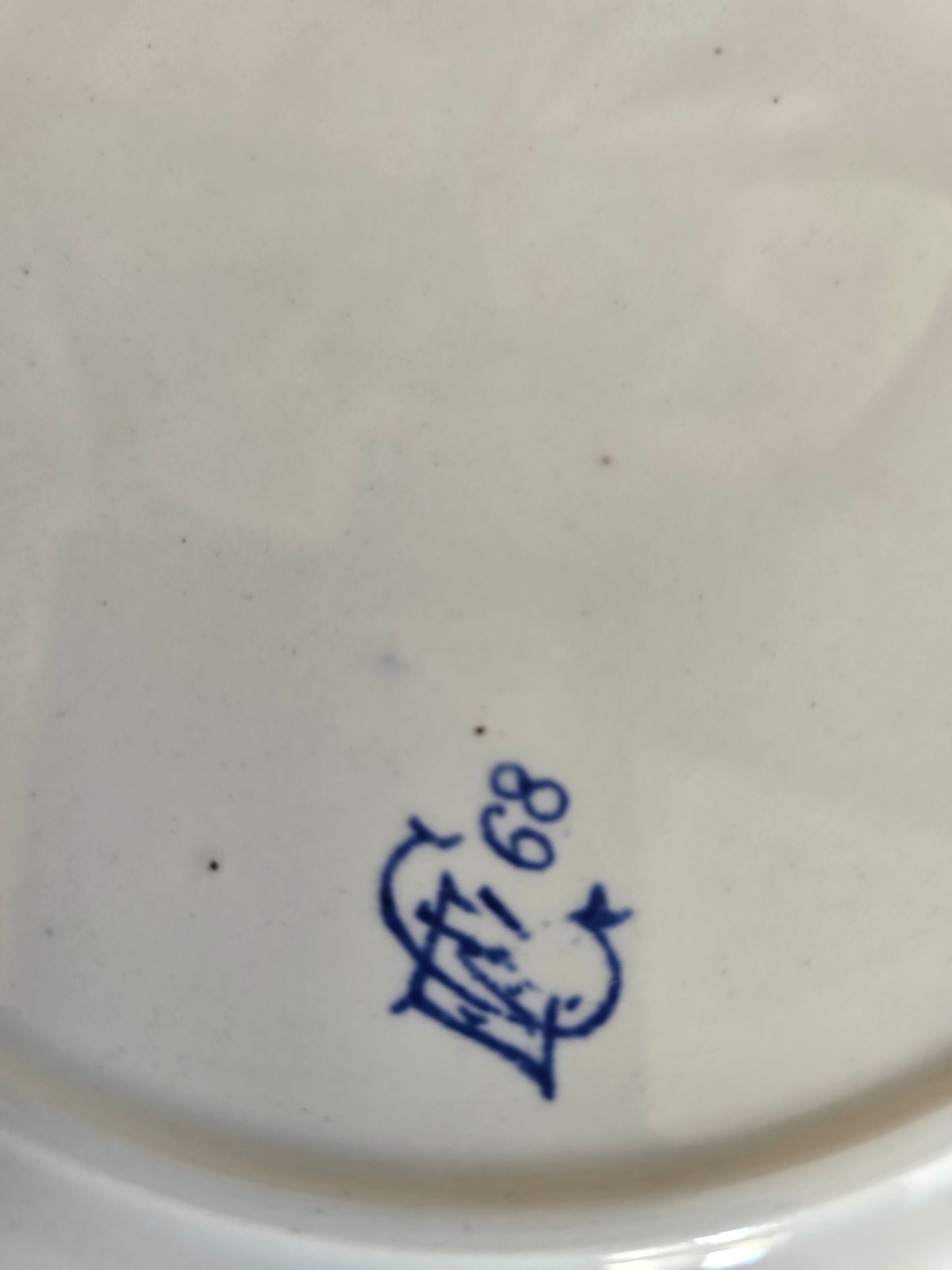 L'assiette en faïence de Gien