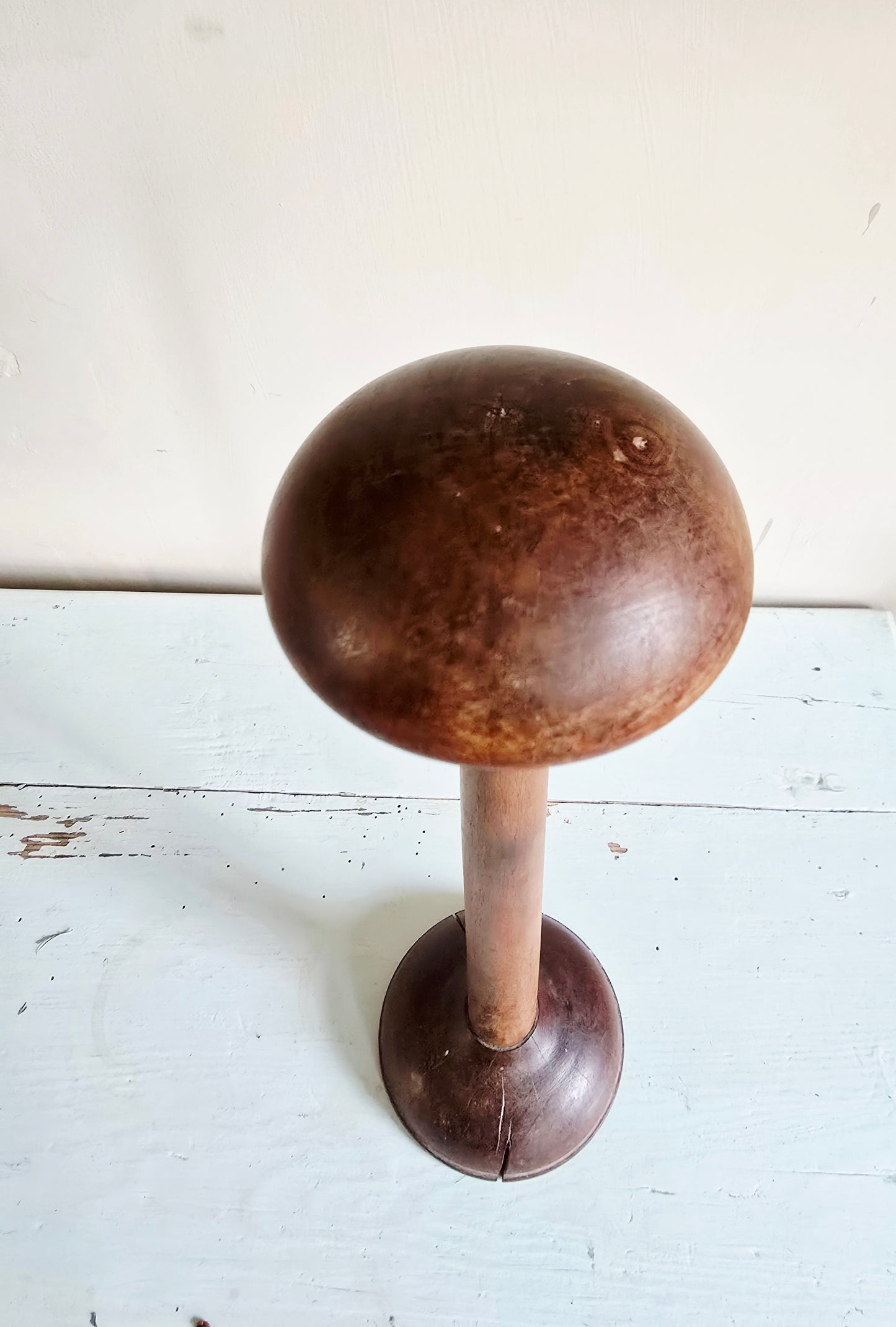 Le porte-chapeau en bois