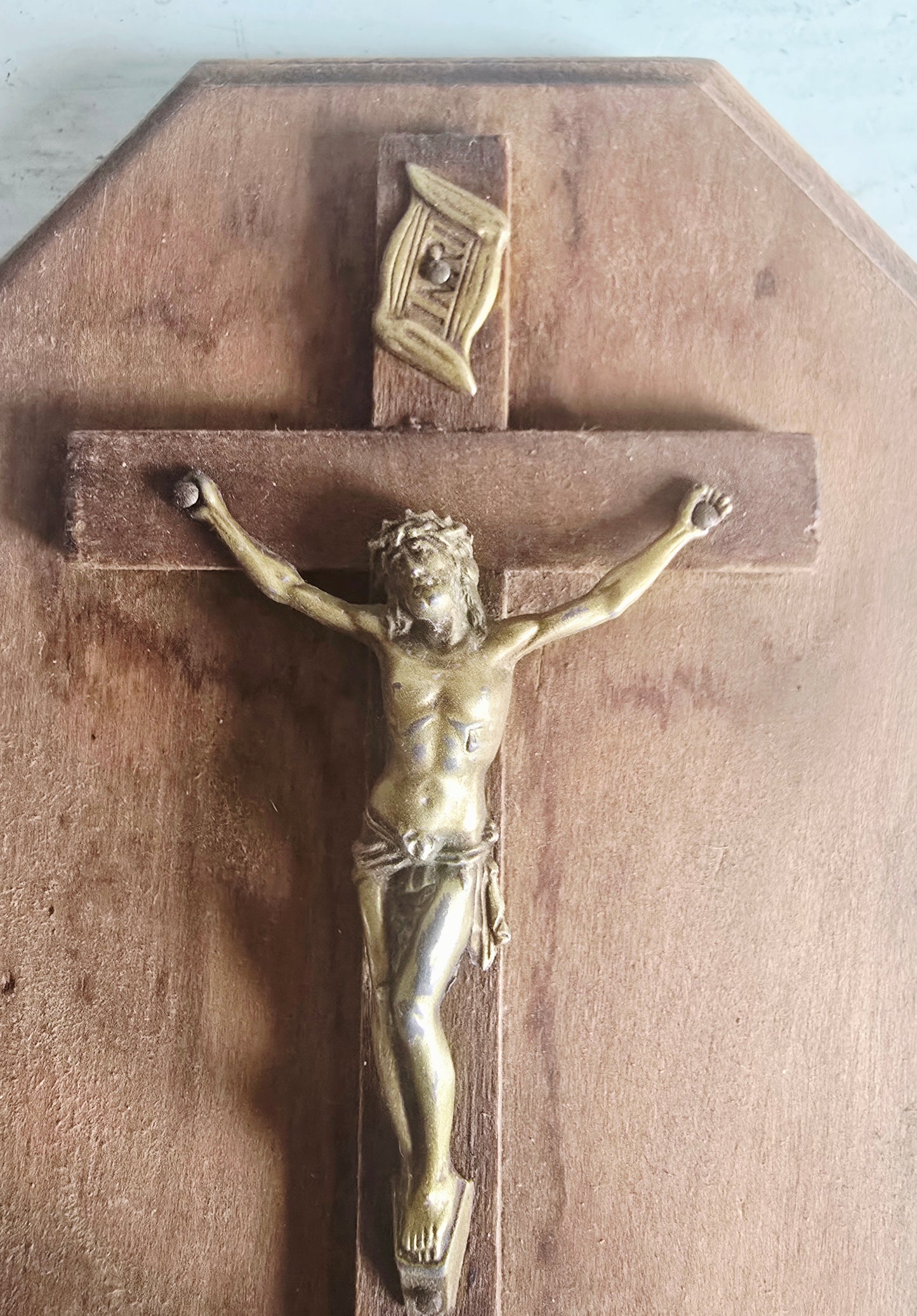 Le crucifix-bénitier vintage
