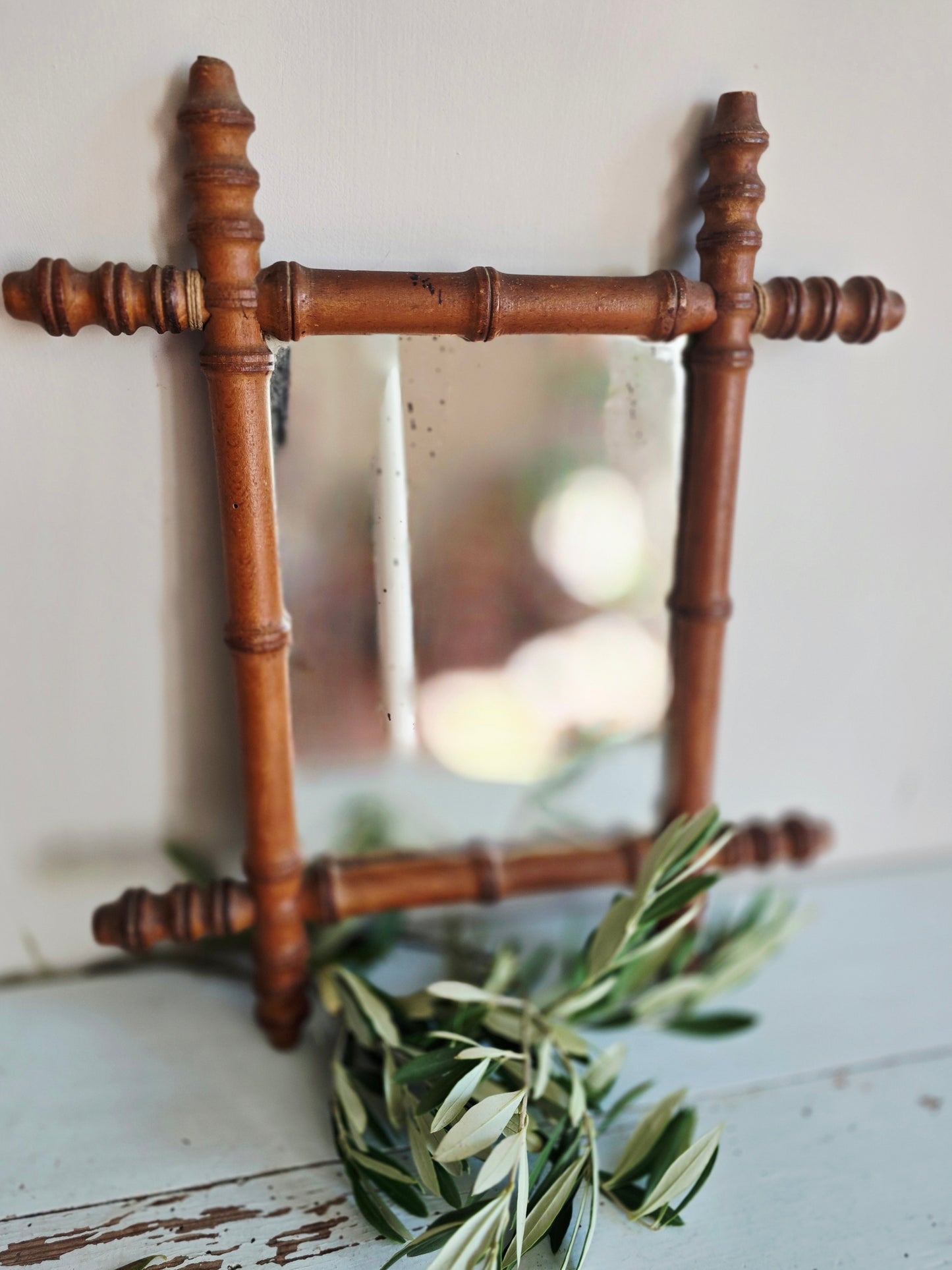 Le miroir en bois tourné