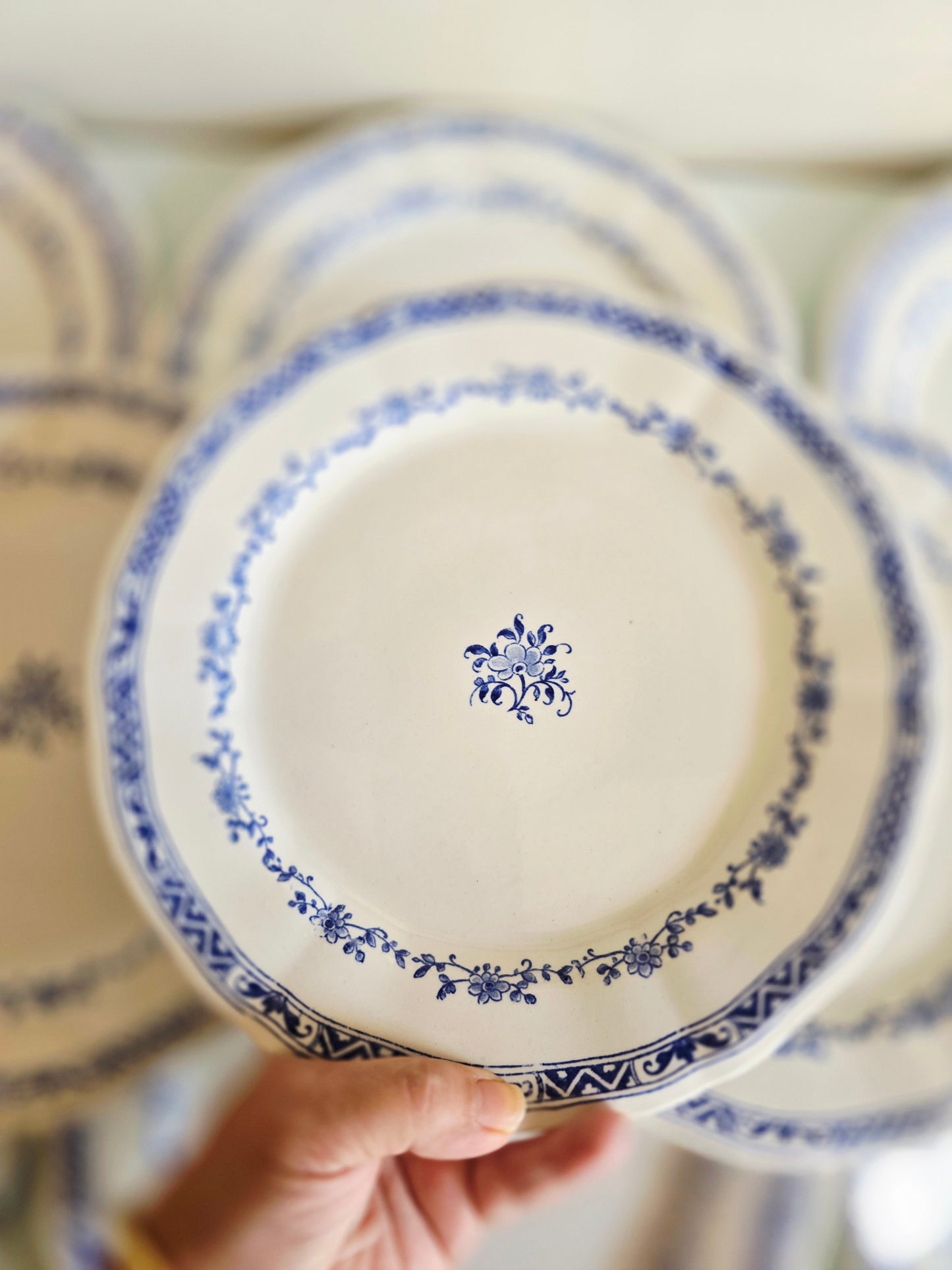 L'assiette en faïence de Gien