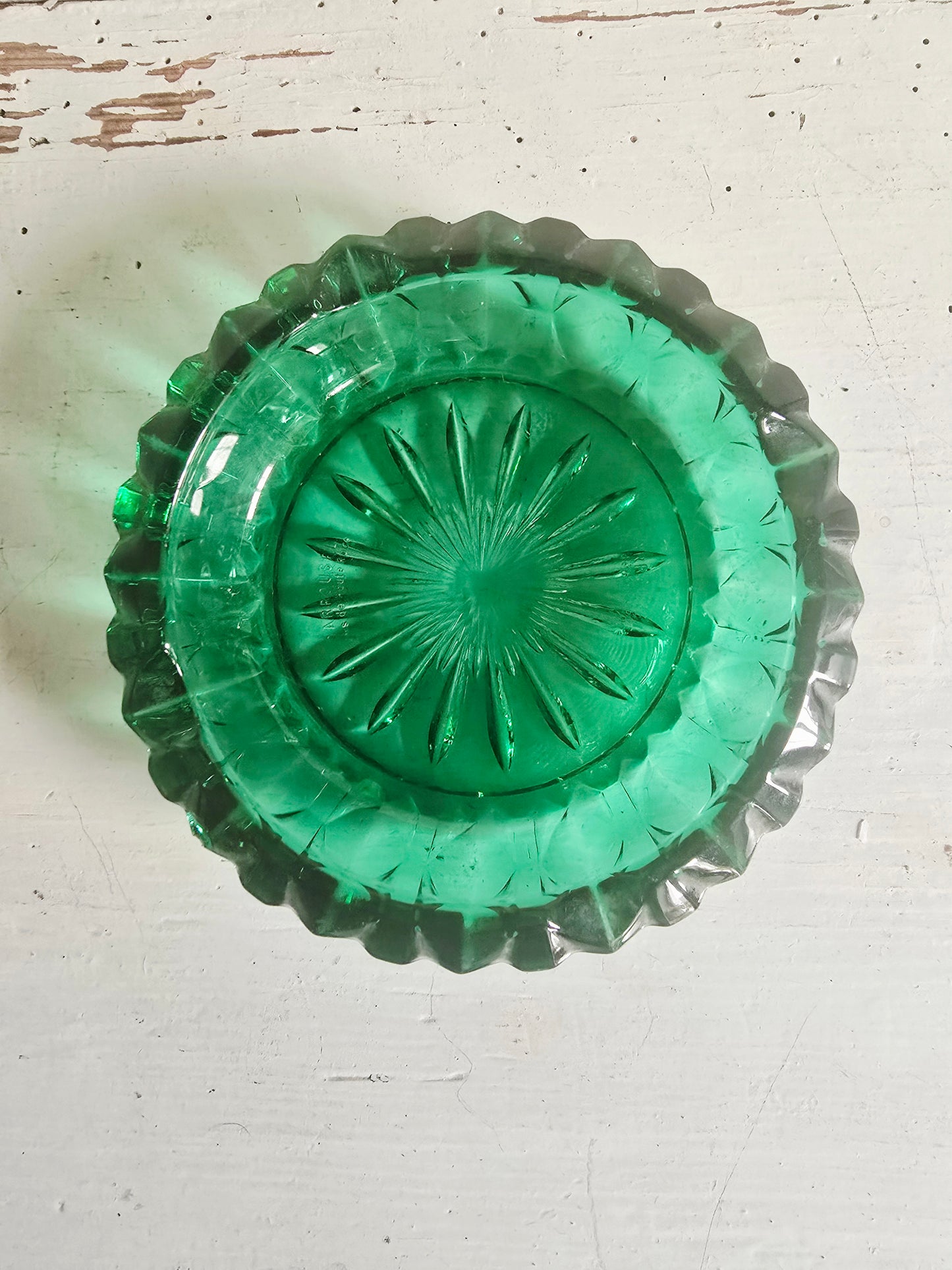 Le cendrier en verre ciselé