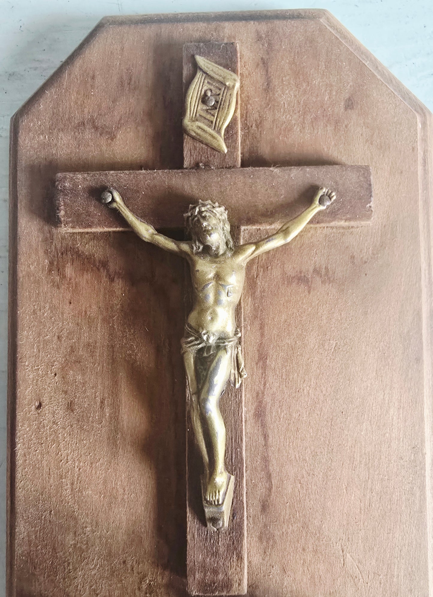 Le crucifix-bénitier vintage