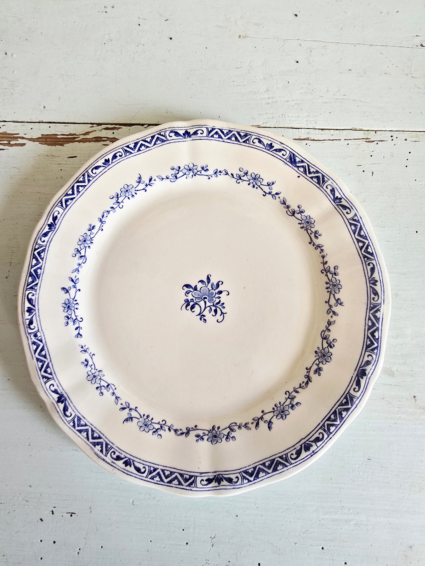 L'assiette en faïence de Gien