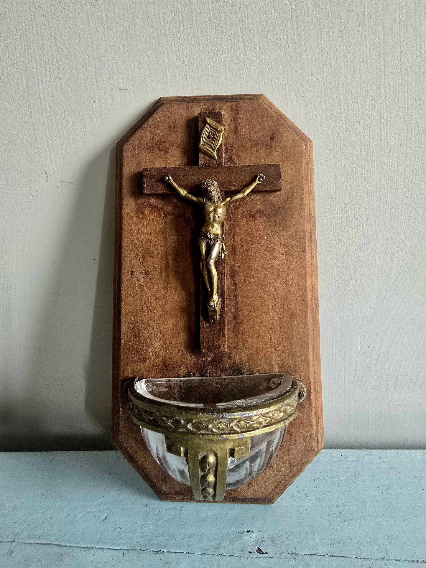 Le crucifix-bénitier vintage