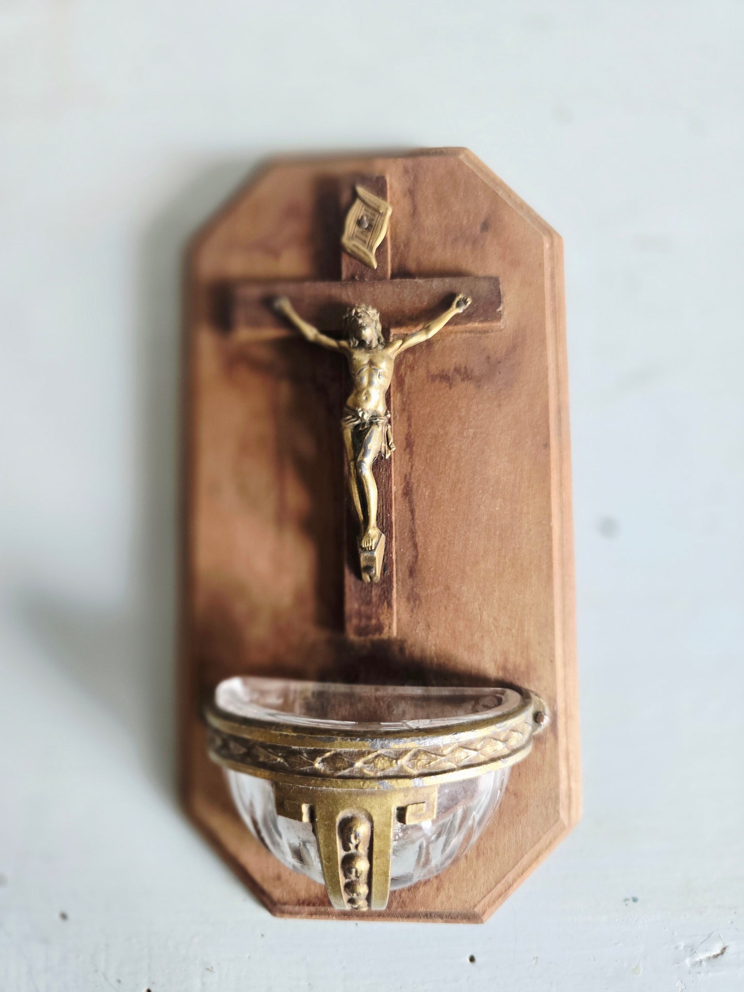 Le crucifix-bénitier vintage