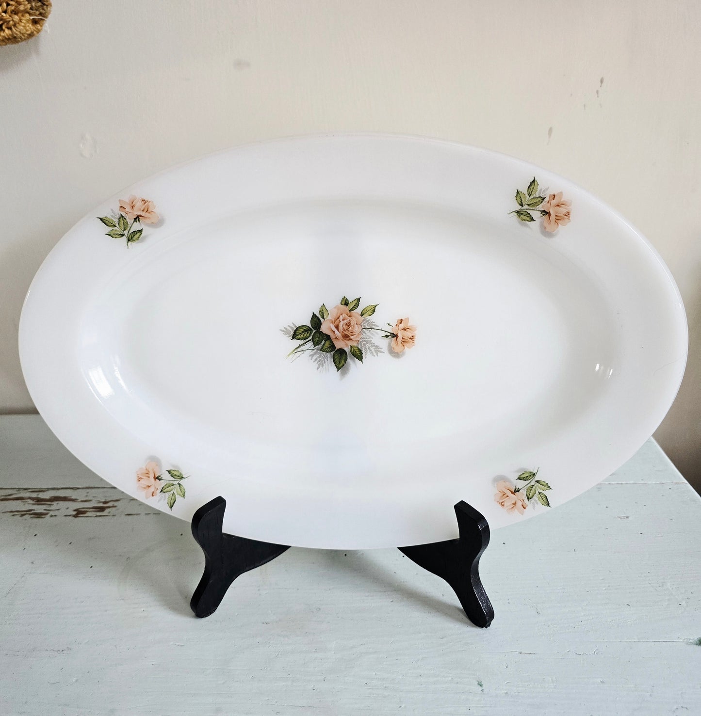 Le plat arcopal Roses