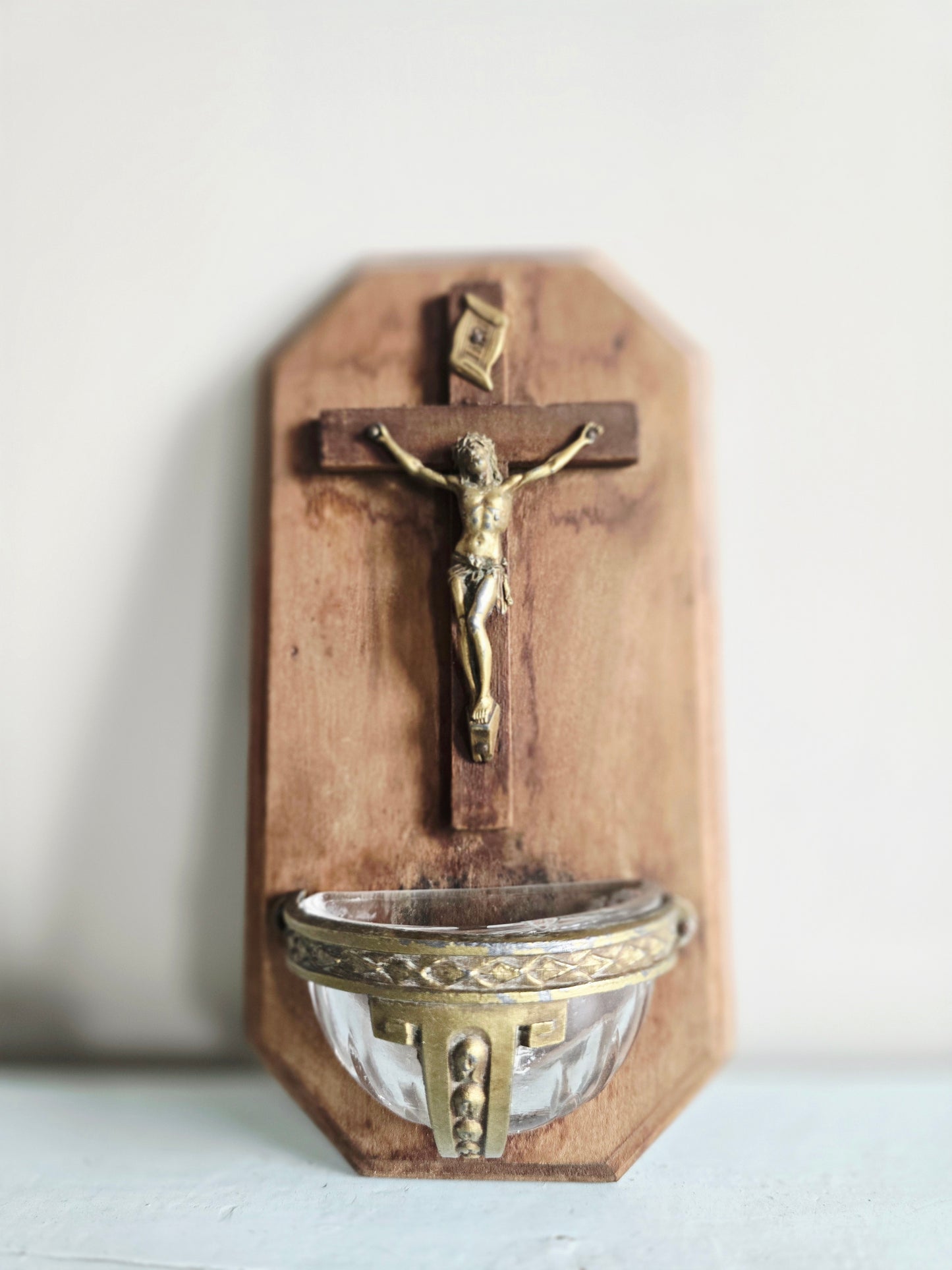 Le crucifix-bénitier vintage