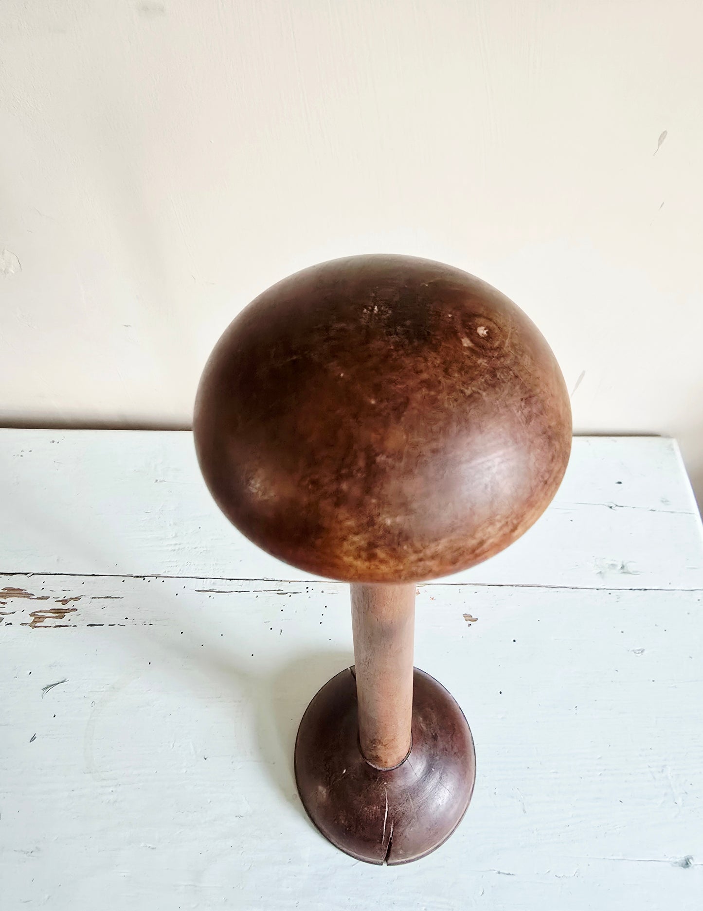 Le porte-chapeau en bois