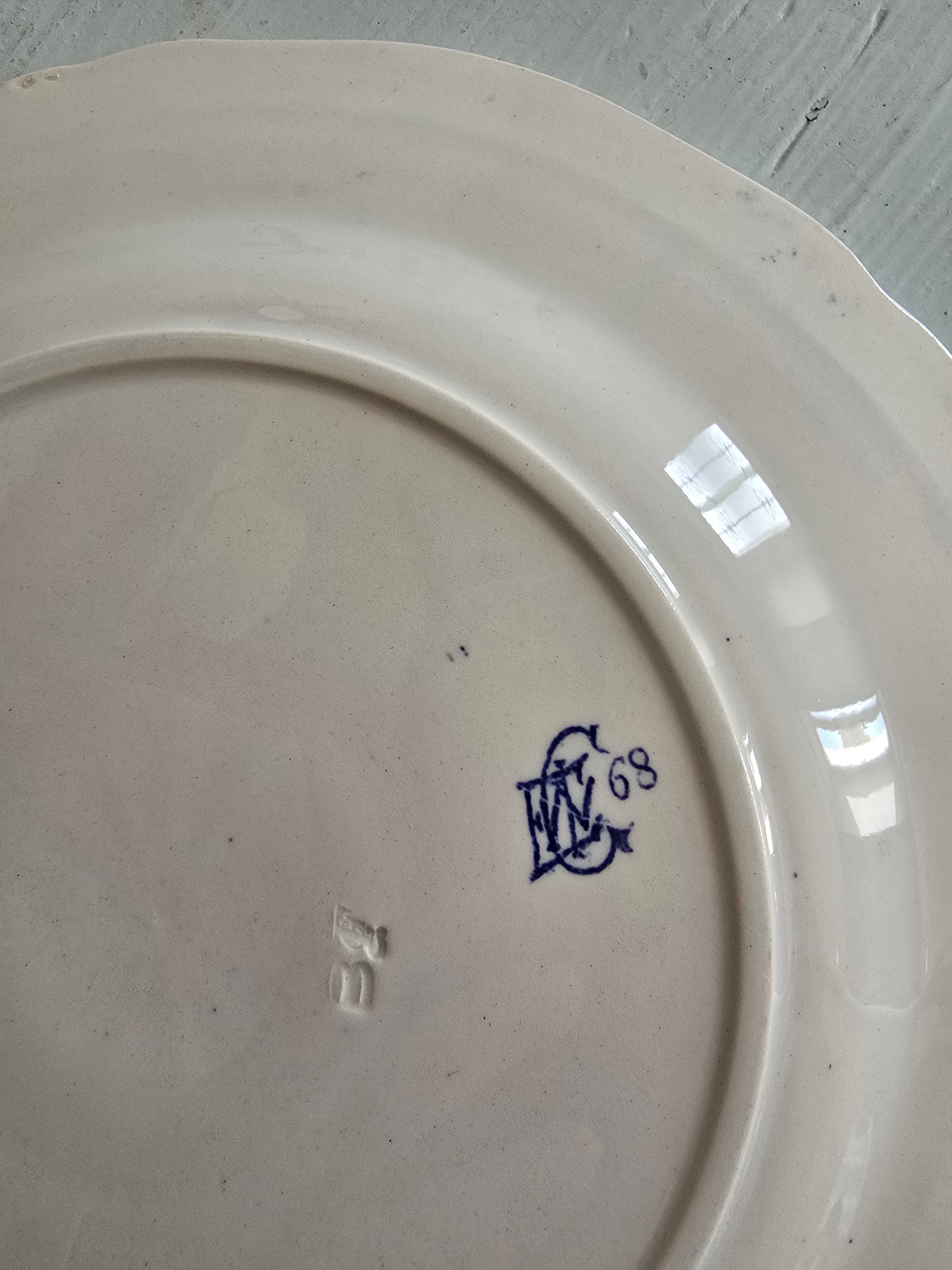 L'assiette en faïence de Gien