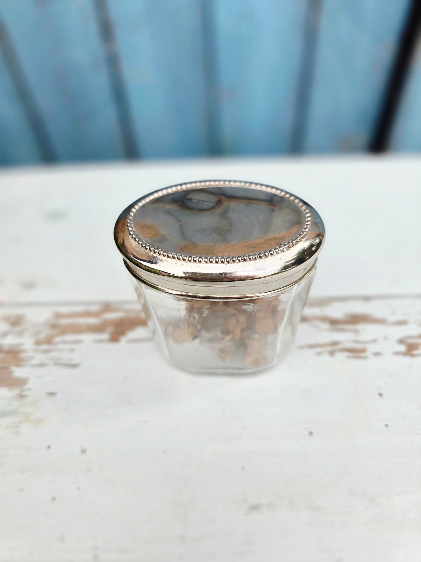 Le pot à fards
