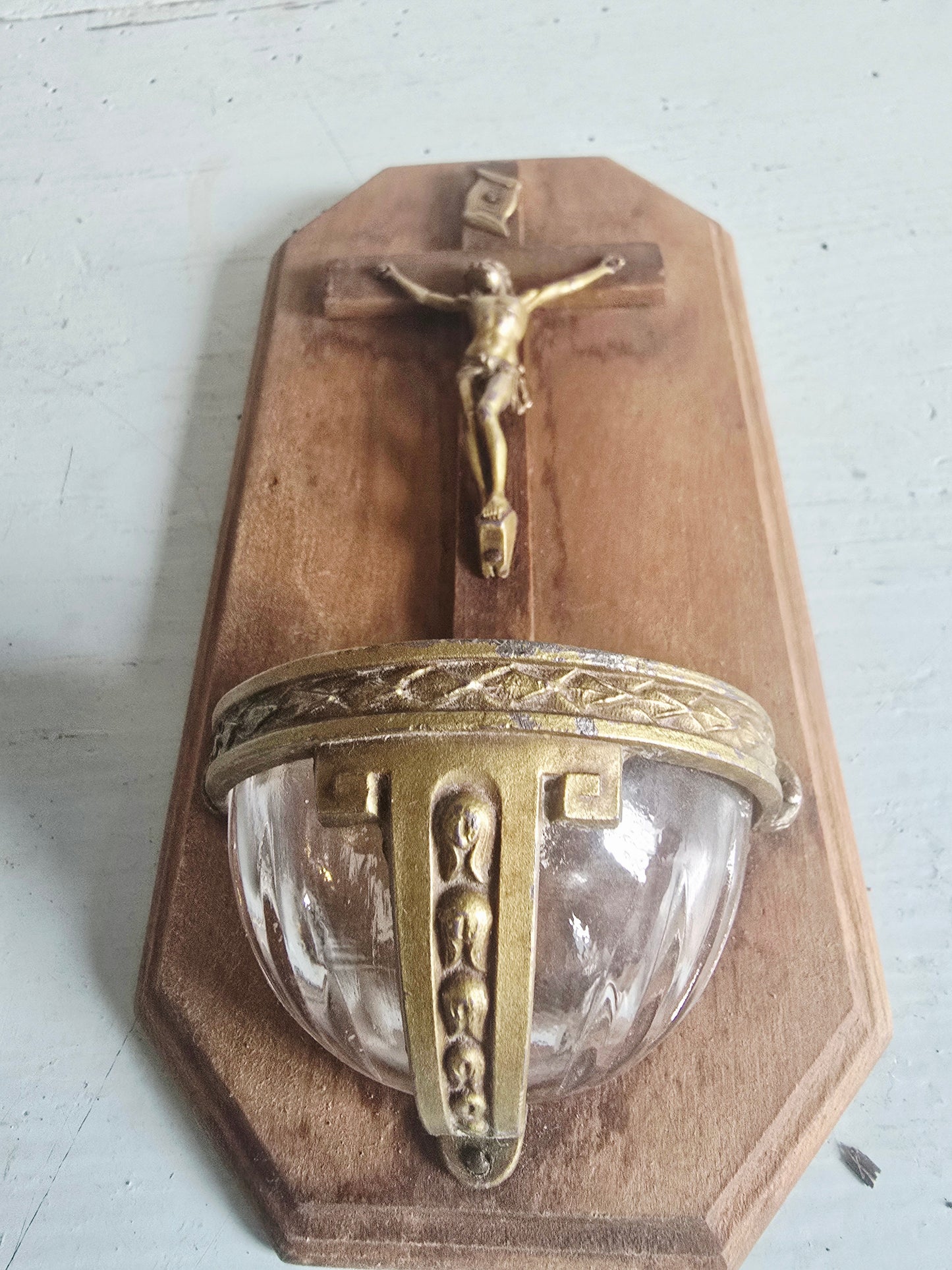Le crucifix-bénitier vintage