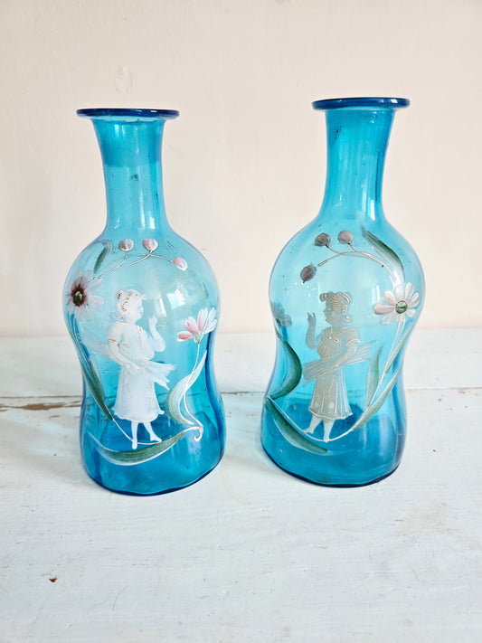 La paire de carafes bleues