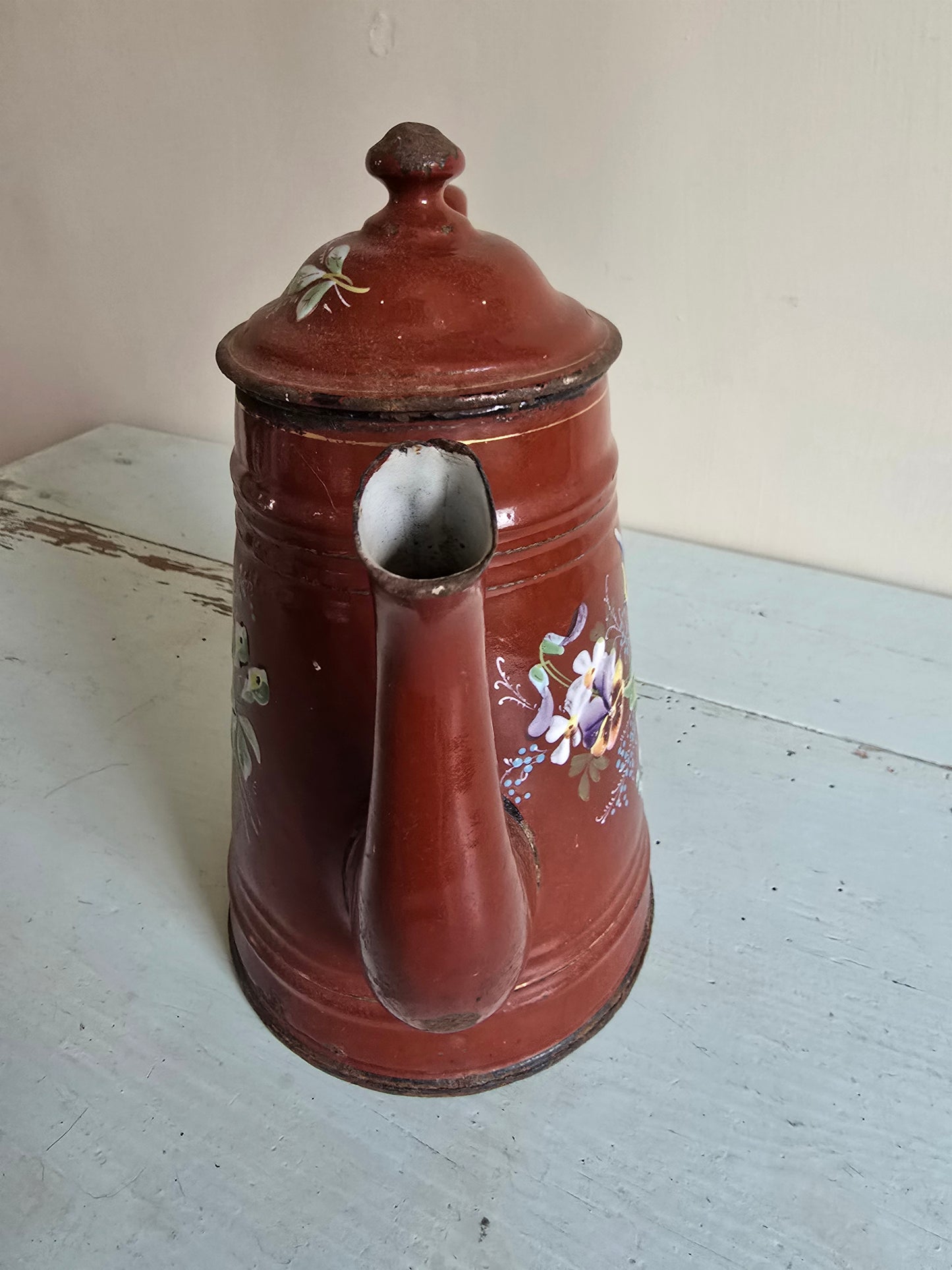 La cafetière en tôle émaillée