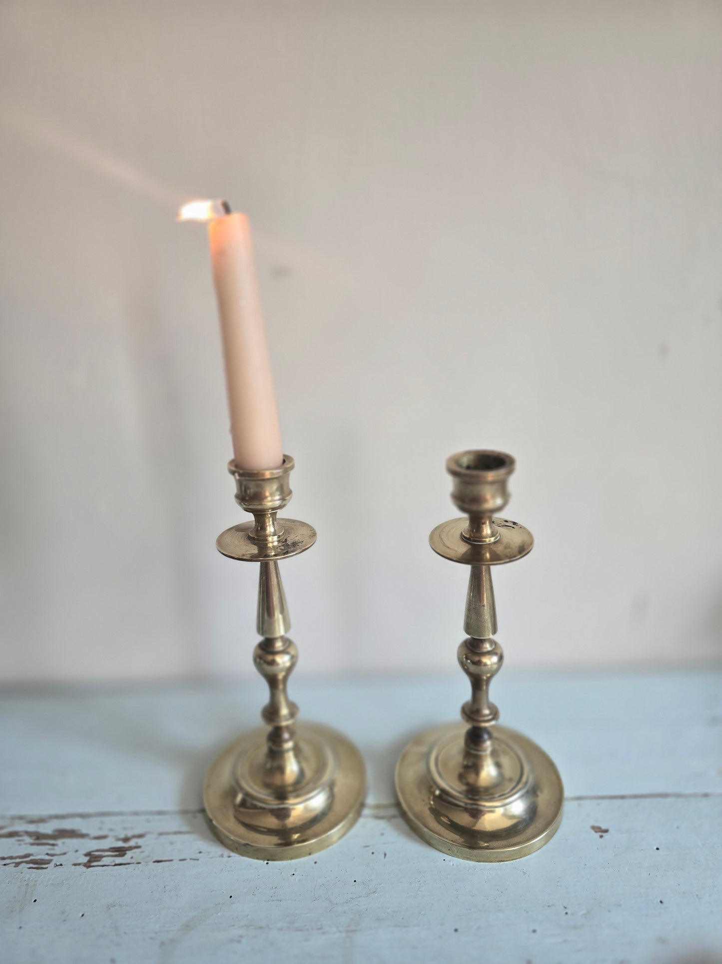 Paire de bougeoirs anciens