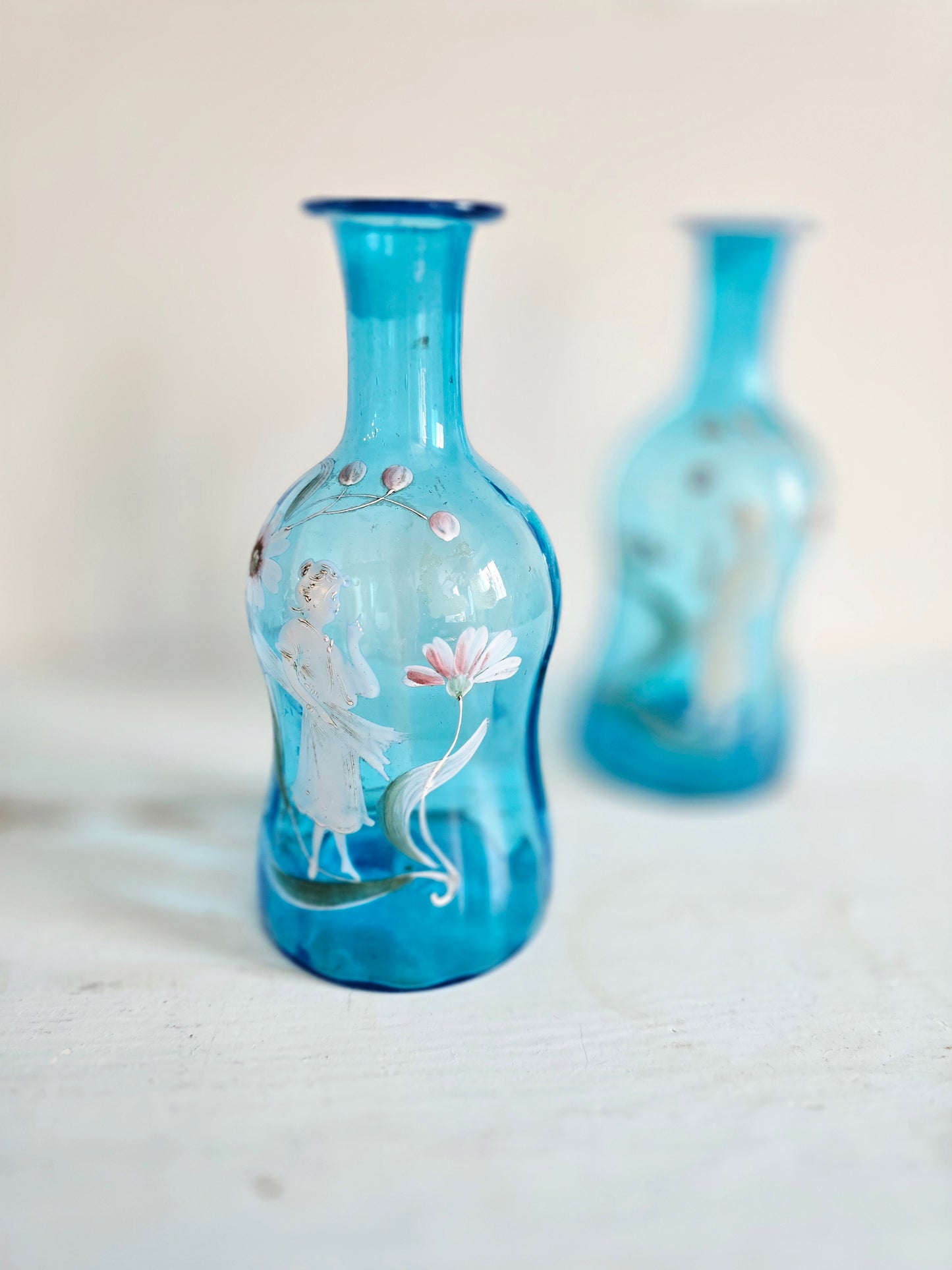 La paire de carafes bleues