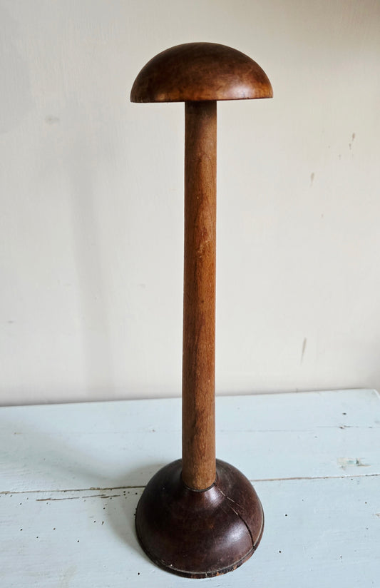 Le porte-chapeau en bois