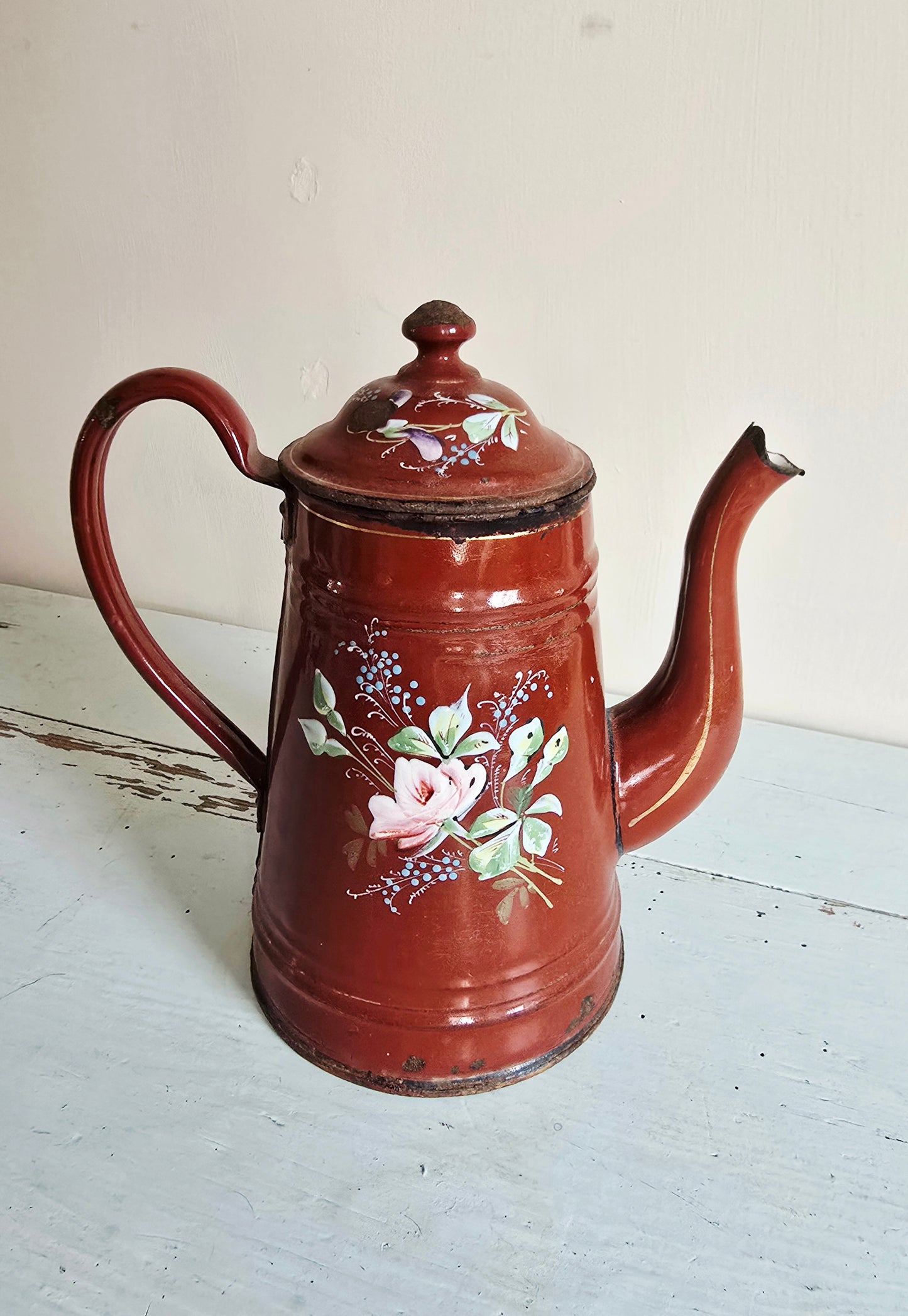 La cafetière en tôle émaillée
