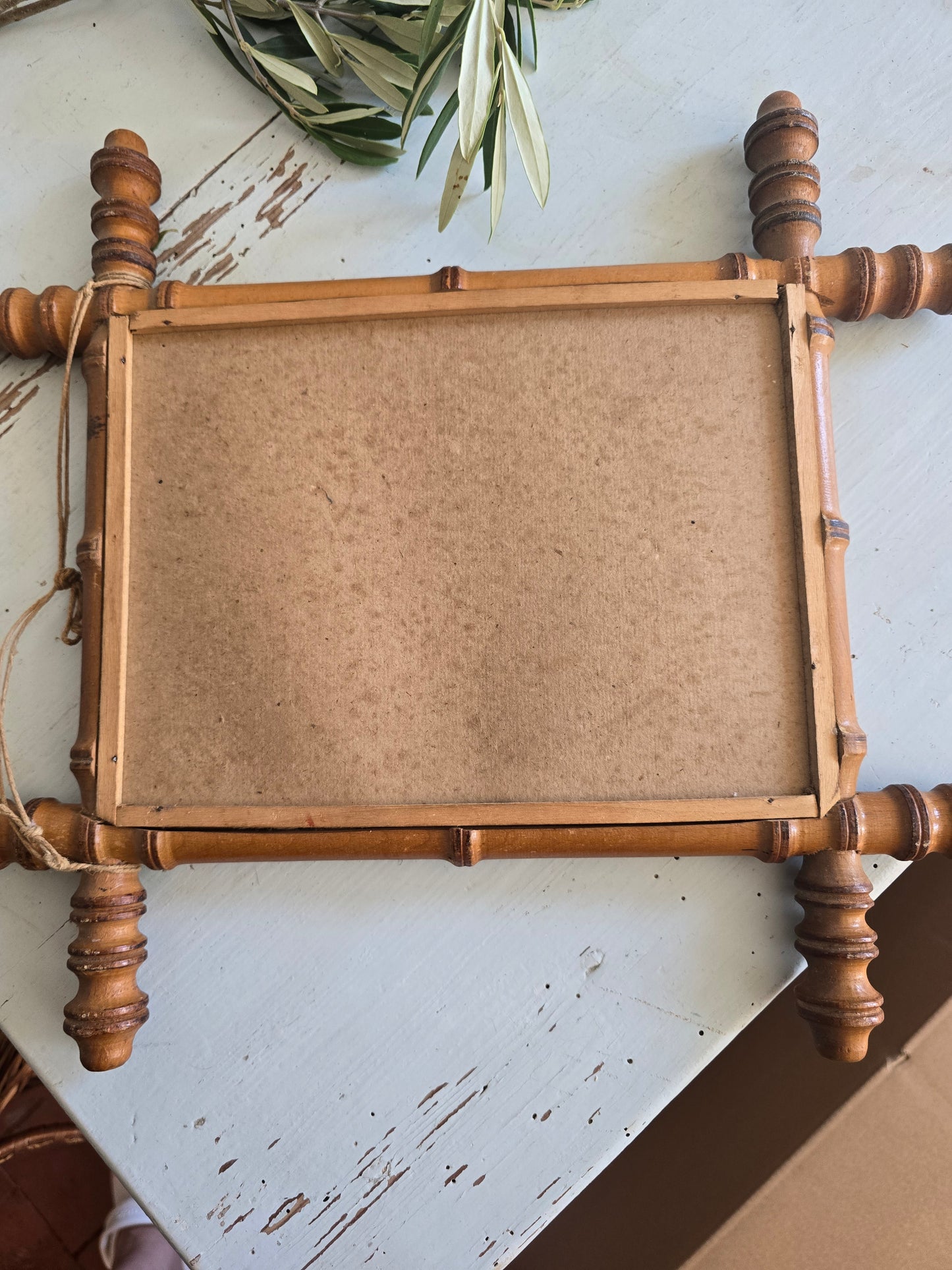 Le miroir en bois tourné