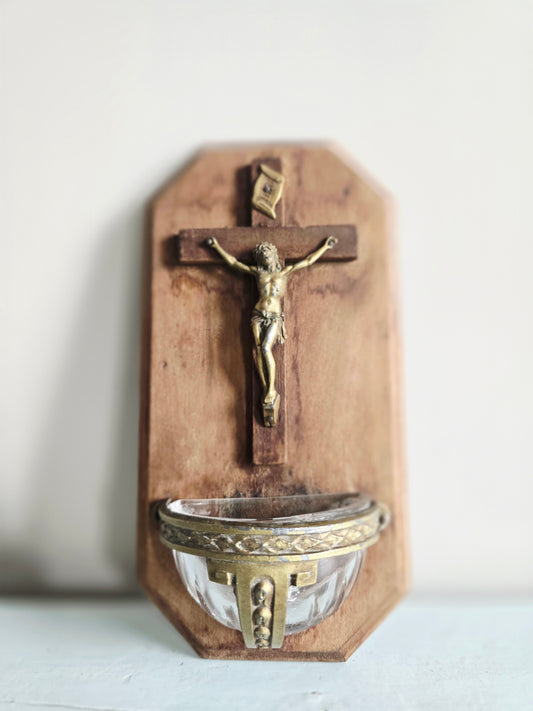 Le crucifix-bénitier vintage