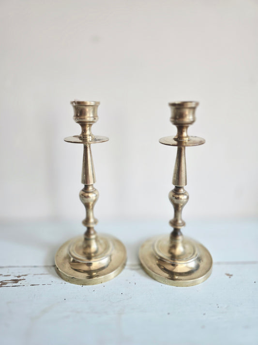 Paire de bougeoirs anciens