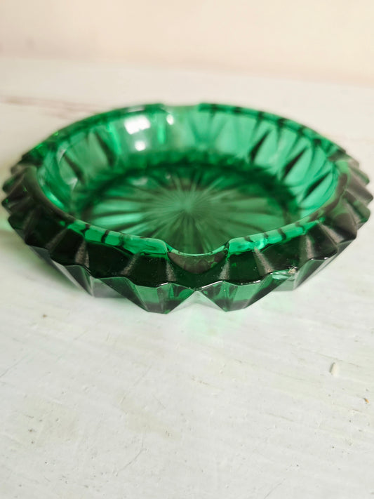 Le cendrier en verre ciselé