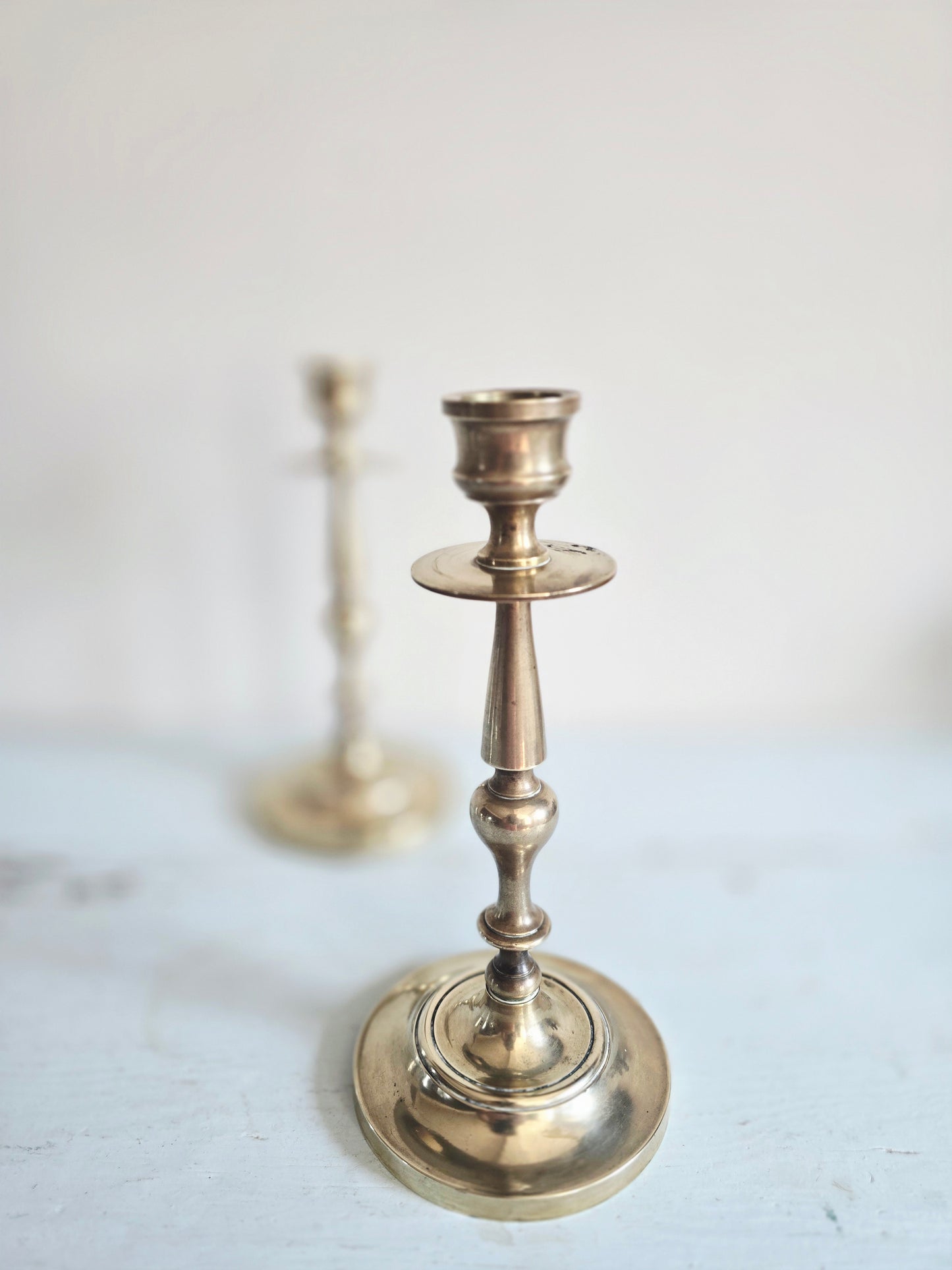 Paire de bougeoirs anciens